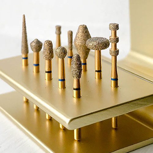 Gold diamond burs are the preferred choice for experienced dentists.